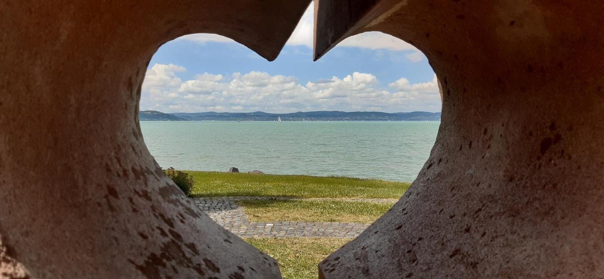 Estike Nyaralo Merevfalu Kerti Medencevel Zamárdi Buitenkant foto